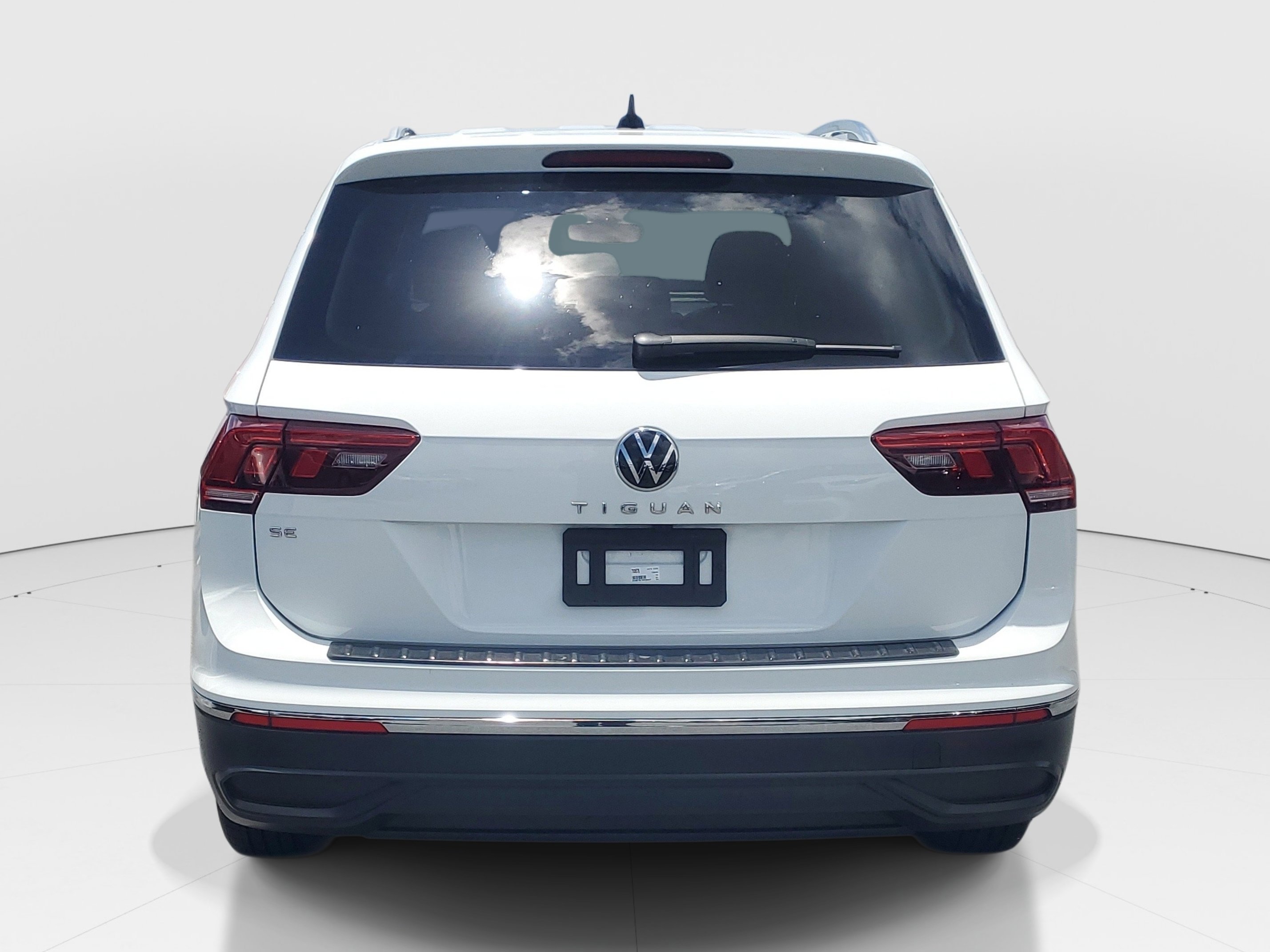 Used 2024 White Volkswagen SE image 6