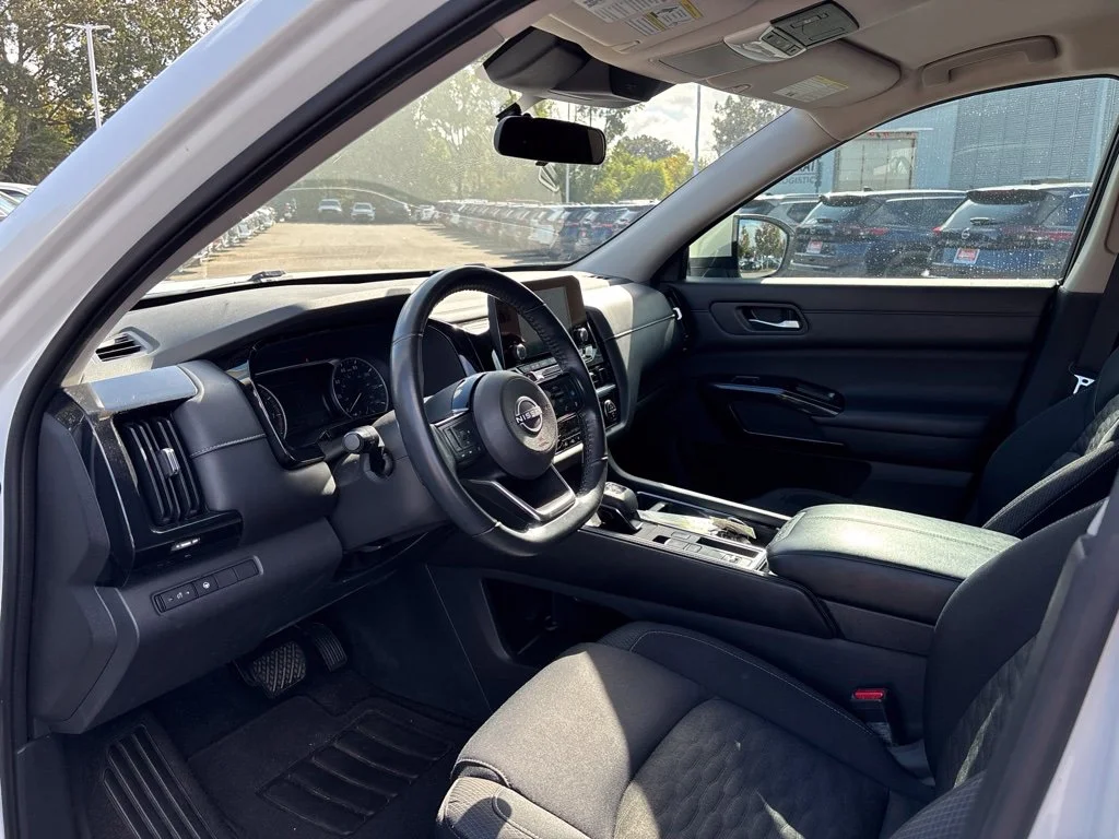 Used 2022 White Nissan SV image 5