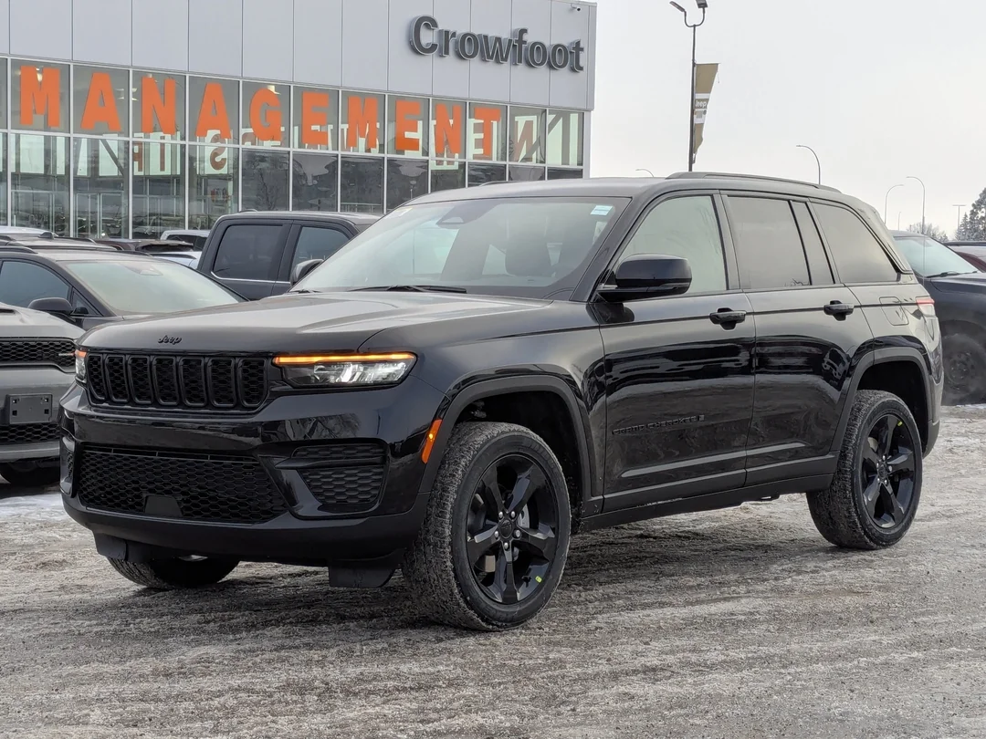 New 2025 Black Jeep Altitude - - 4x4 - Power Sunroof - Power Liftgate - Wireless Charging - 20 Black Wheels & More! image 4
