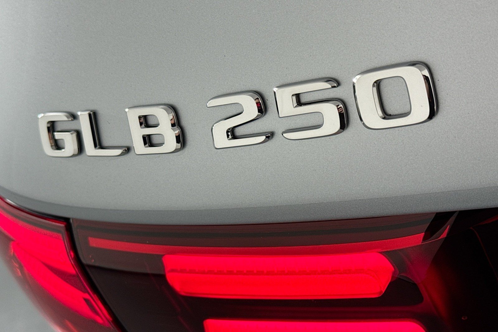 New 2026 Cirrus Silver Metallic Mercedes-Benz GLB 250 SUV image 9