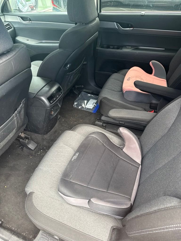 Used 2022 Silver Hyundai SEL image 6