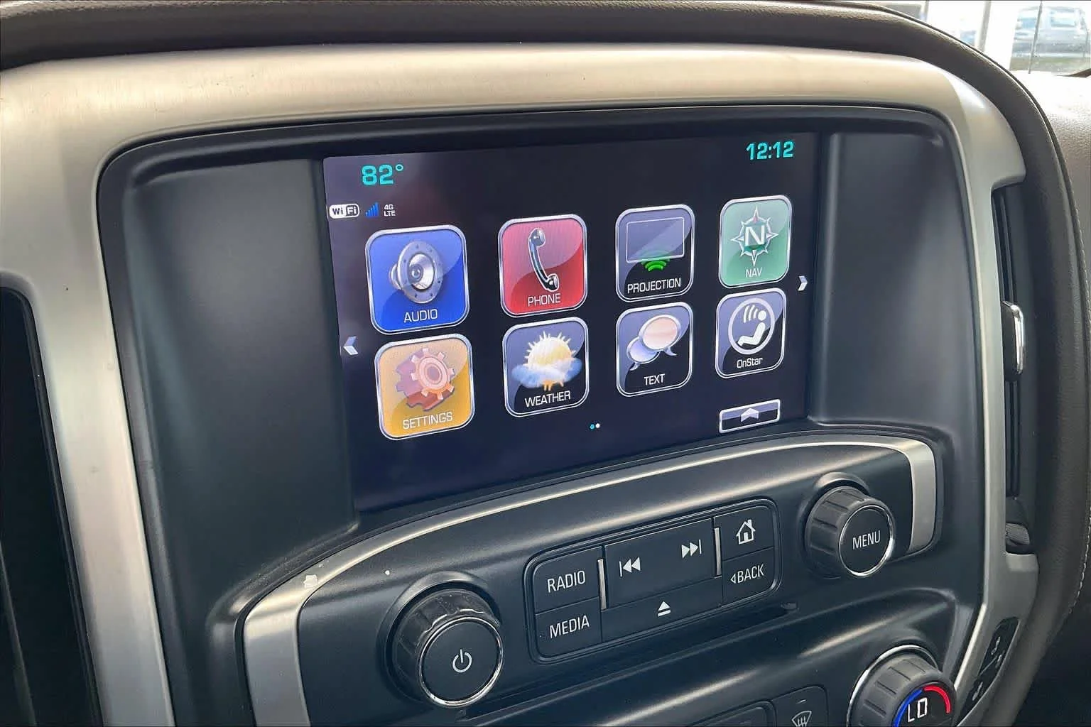 Used 2018 White Frost Tricoat GMC SLT image 32
