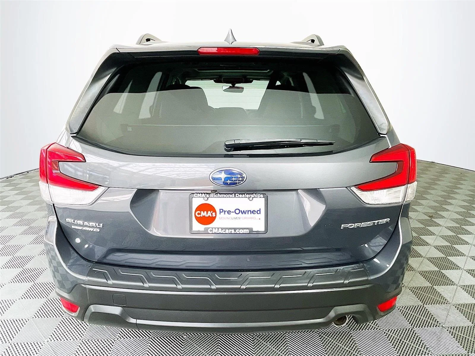 Used 2023 Magnetite Gray Metallic Subaru Limited image 9
