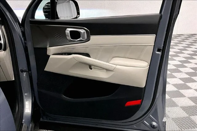 Used 2023 Everlasting Silver Kia SX image 21