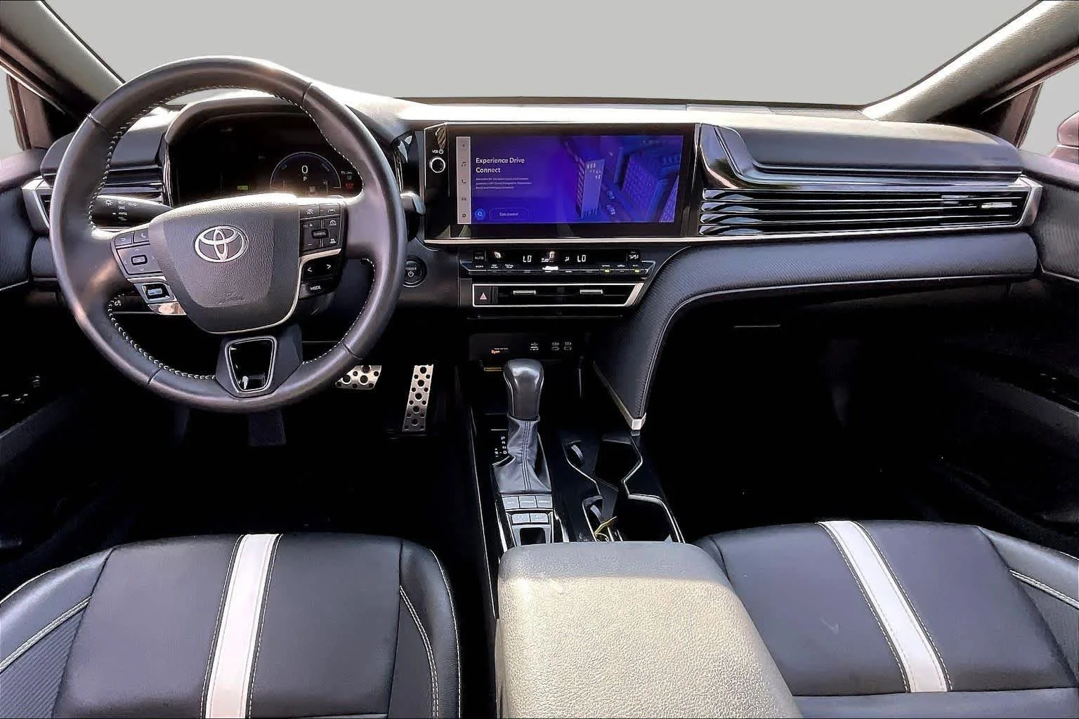 Used 2025 Ice Cap Toyota SE image 15
