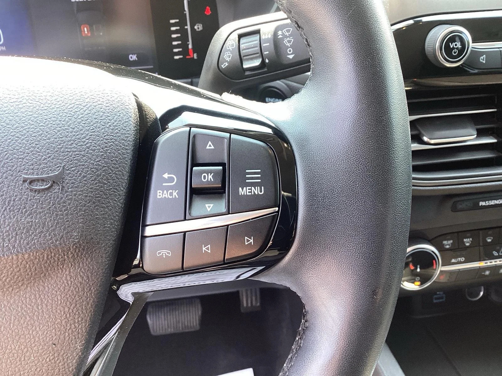 Used 2023 Star White Metallic Tri-Coat Ford Active image 20
