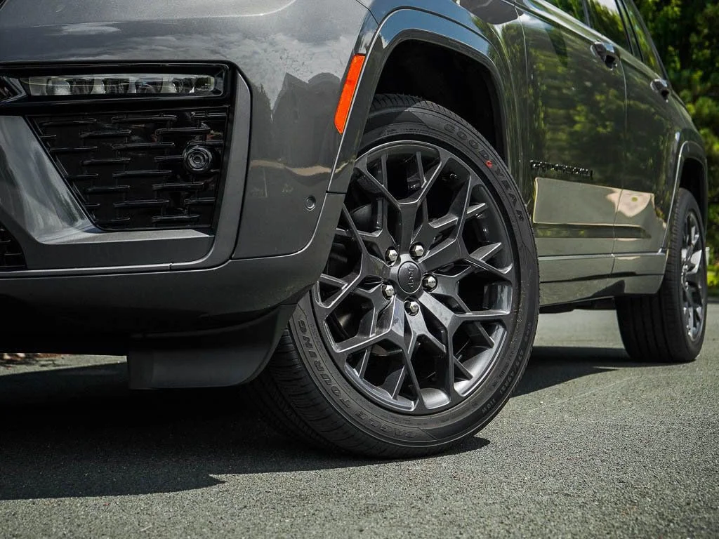 New 2026 Baltic Gray Metallic Clearcoat Jeep Summit image 5