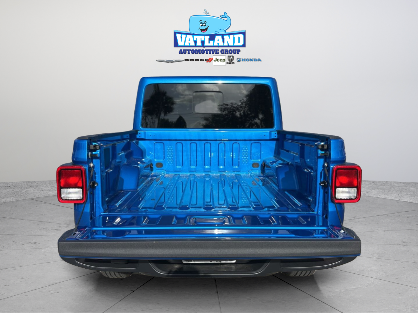 New 2026 Hydro Blue Pearl-Coat Exterior Paint Jeep Sahara image 30