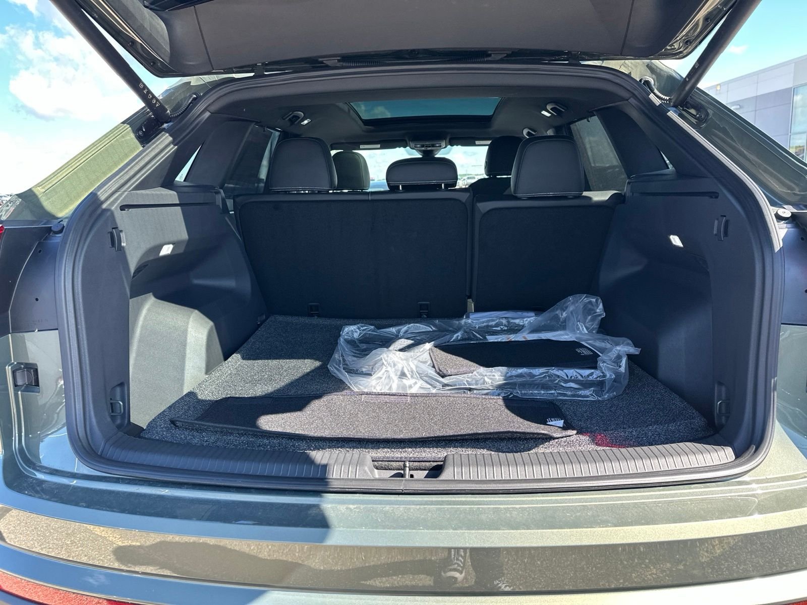 New 2026 Green Volkswagen 2.0T SE w/Technology image 27