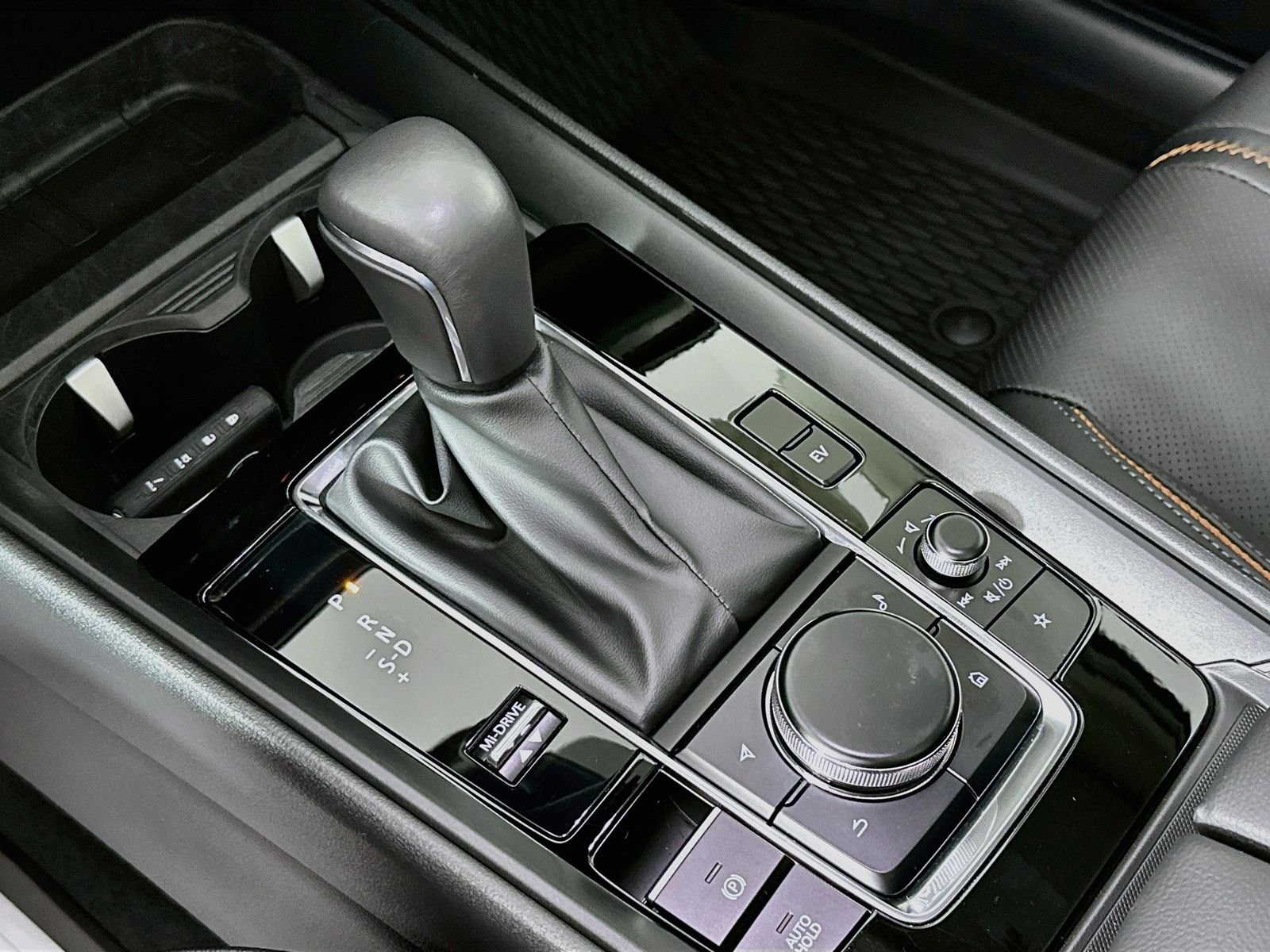 Used 2025 Polymetal Gray Metallic Mazda Premium Plus image 17