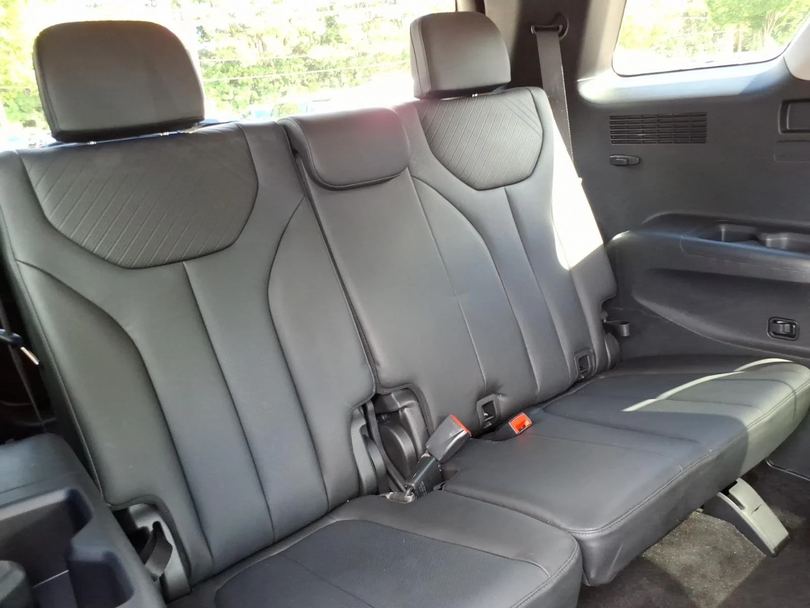 Used 2024 Hyper White Hyundai SEL 7P image 31