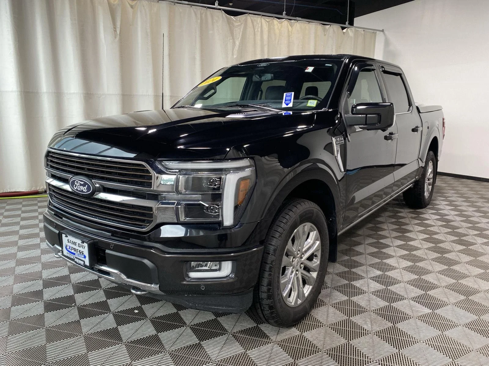 Used 2024 Black Metallic Ford King Ranch image 6