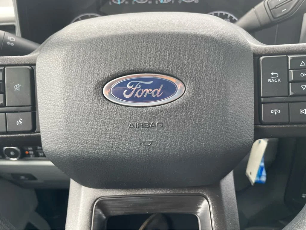 New 2026 Oxford White Ford F-250® XL image 18