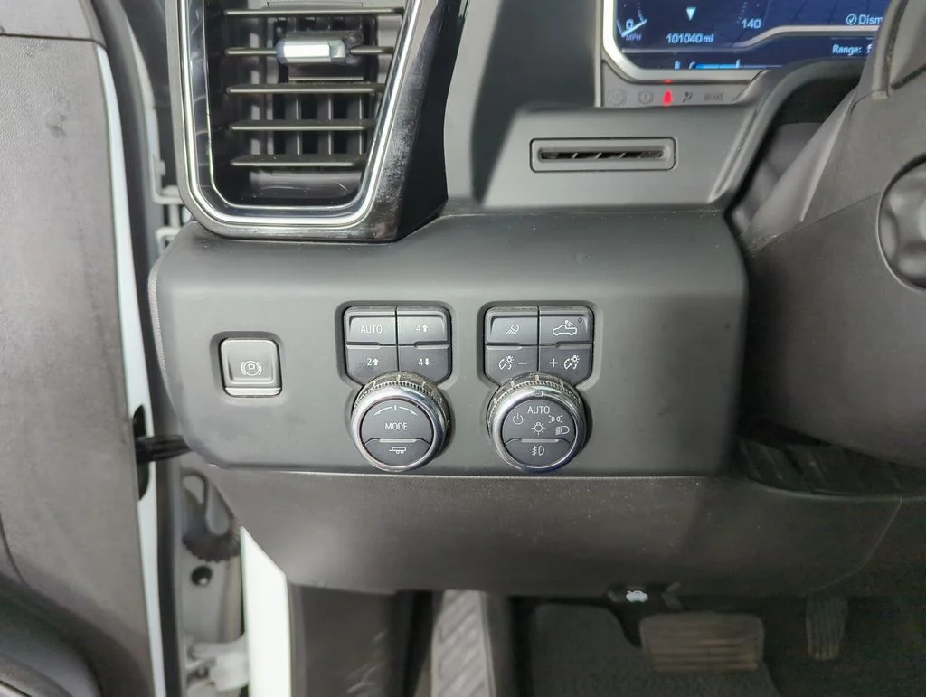 Used 2023 White GMC Denali image 19