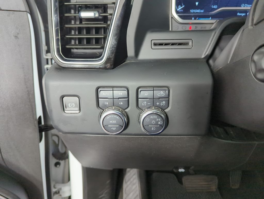 Used 2023 White GMC Denali image 19