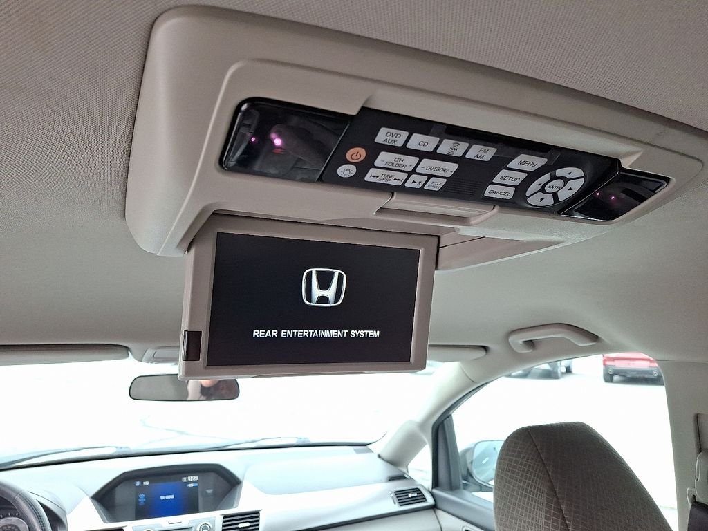Used 2016 Gray Honda SE image 13