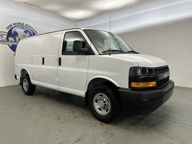 New 2026 Summit White Chevrolet WT image 11