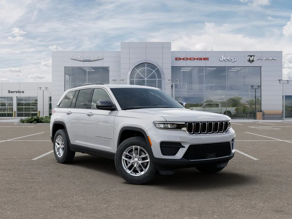 New 2025 Bright White Clear-Coat Exterior Paint Jeep Laredo X image 5