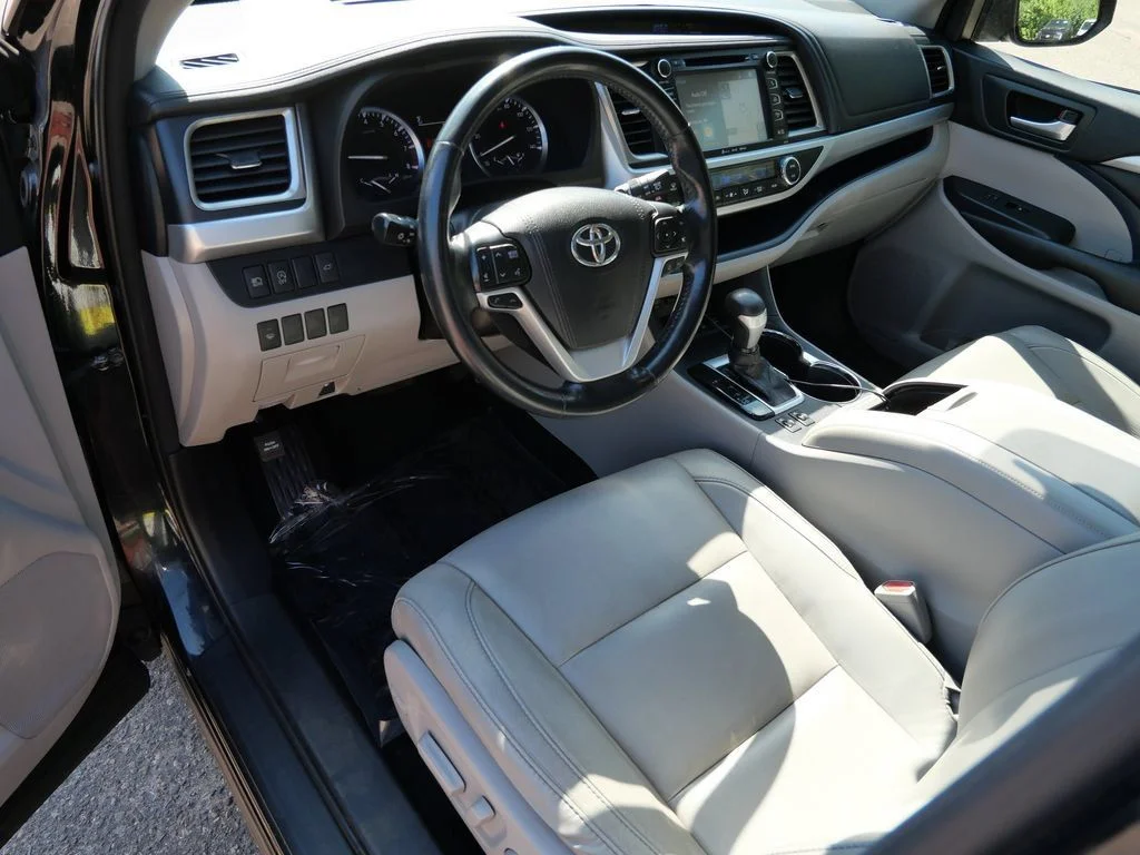 Certified Used 2018 Black Toyota XLE image 3