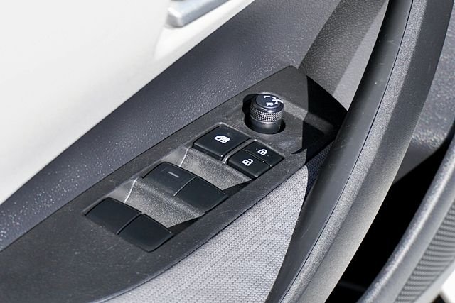 Used 2021 White Toyota L image 21