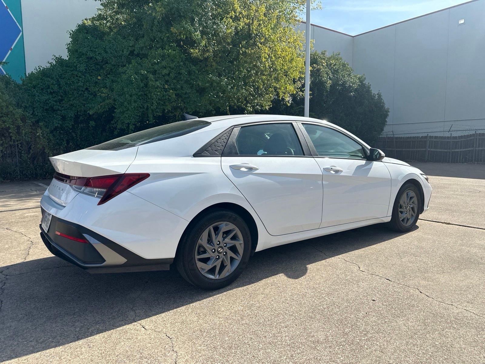 Used 2024 White Hyundai SEL image 6