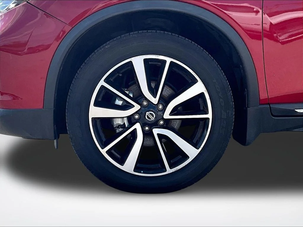 Used 2017 Red Nissan SL image 8