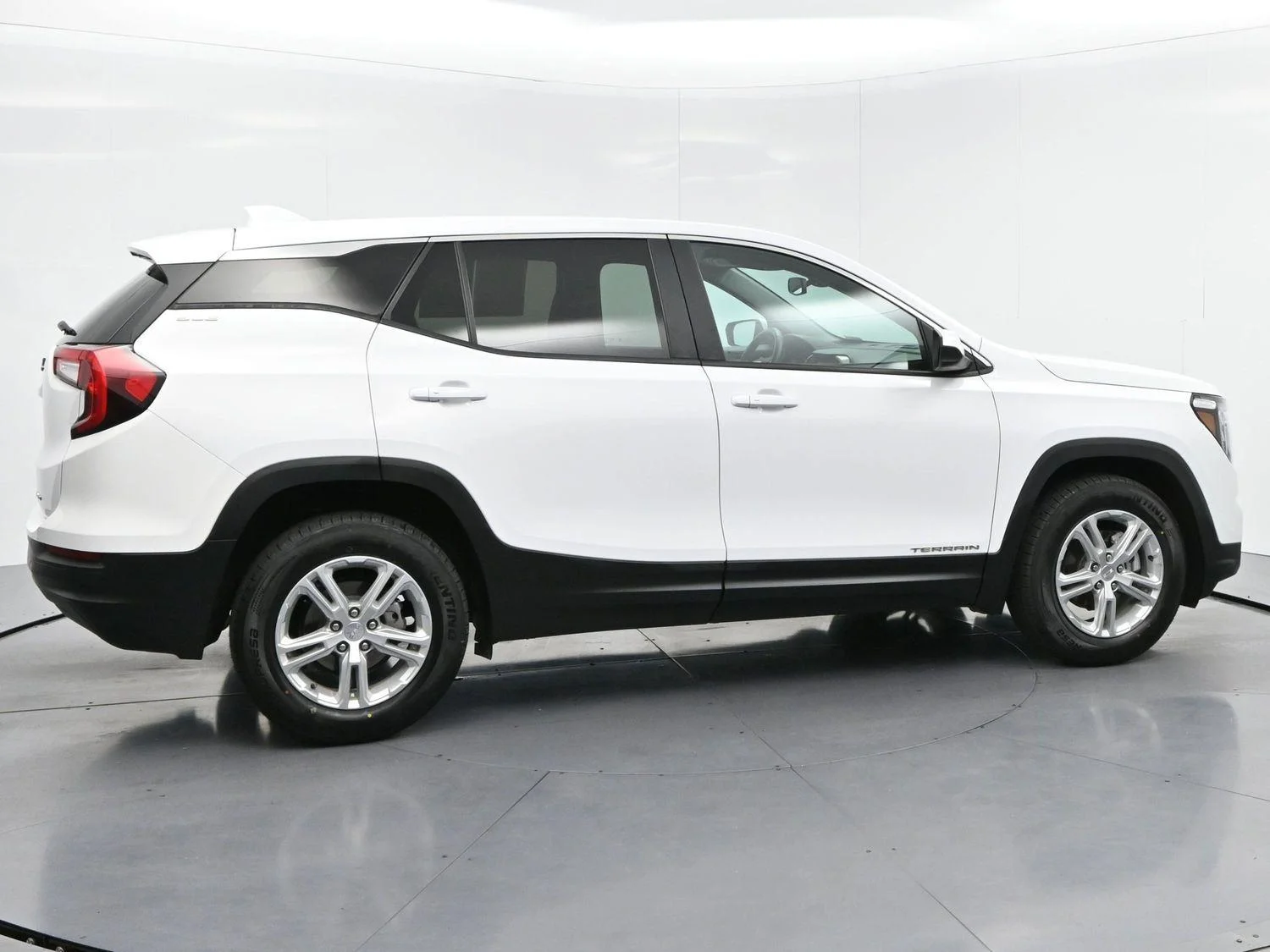 Used 2022 Summit White GMC SLE image 8