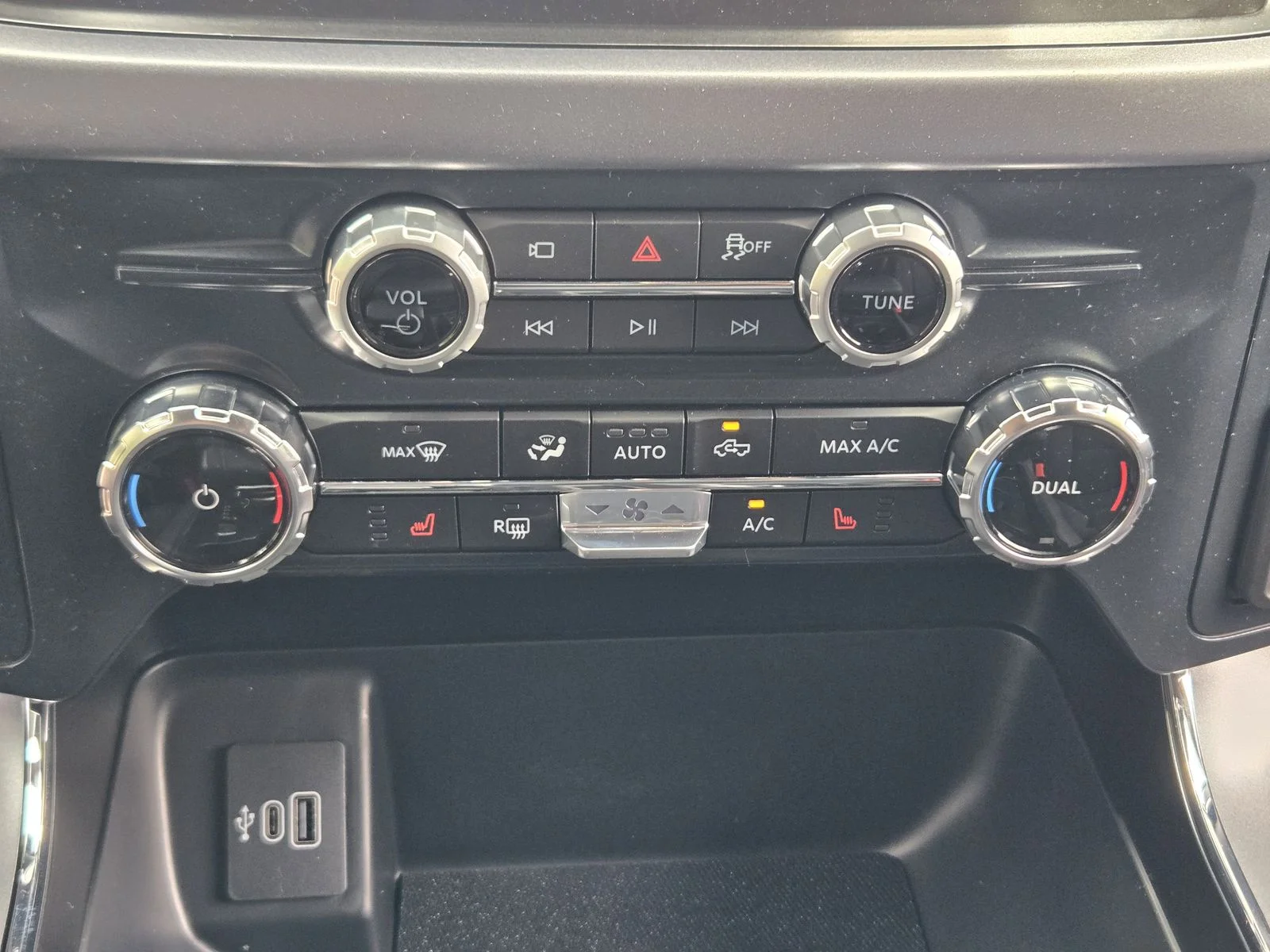 New 2026 Carbonized Gray Metallic Ford XLT image 13