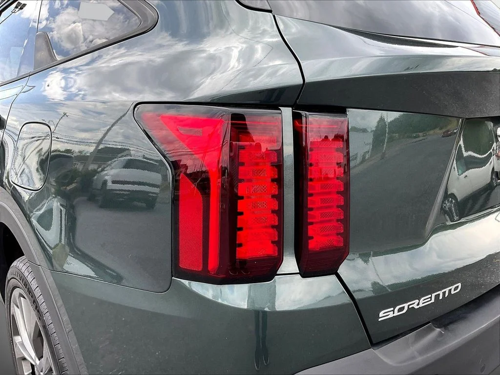Used 2023 Green Kia X-Line EX image 23