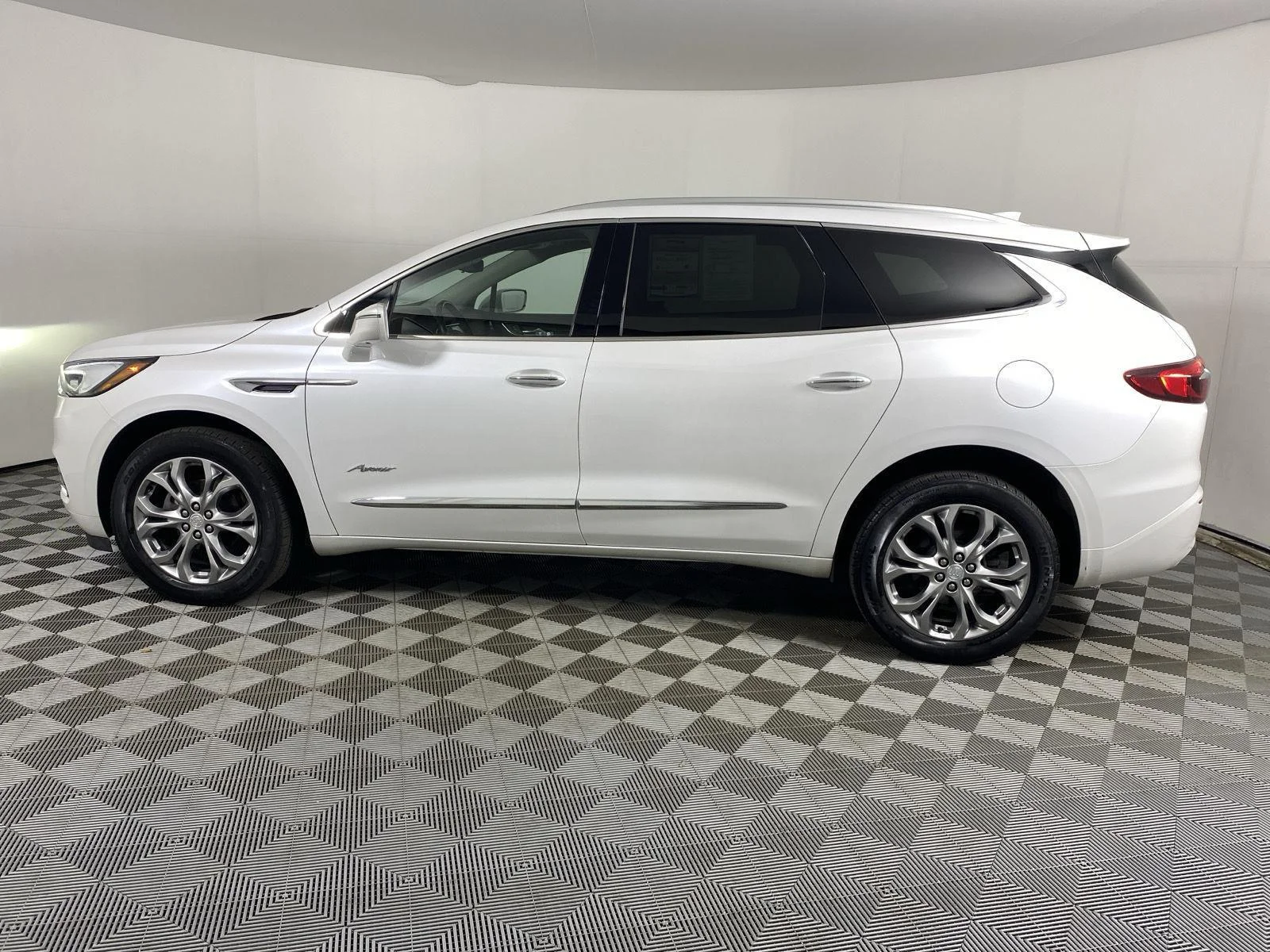 Used 2020 White Frost Tricoat Buick Avenir image 4