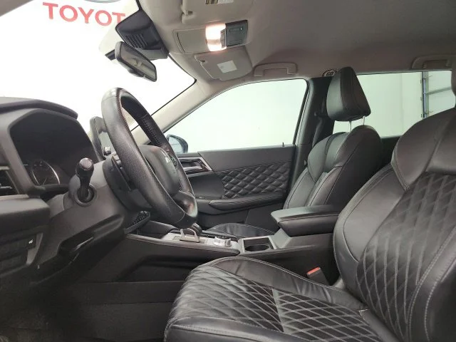 Used 2022  Mitsubishi SEL image 15