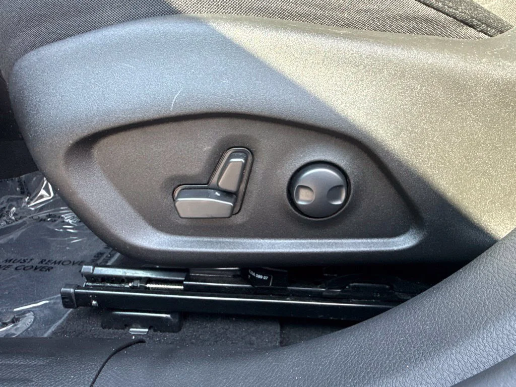 Used 2022 Black Jeep Latitude image 18