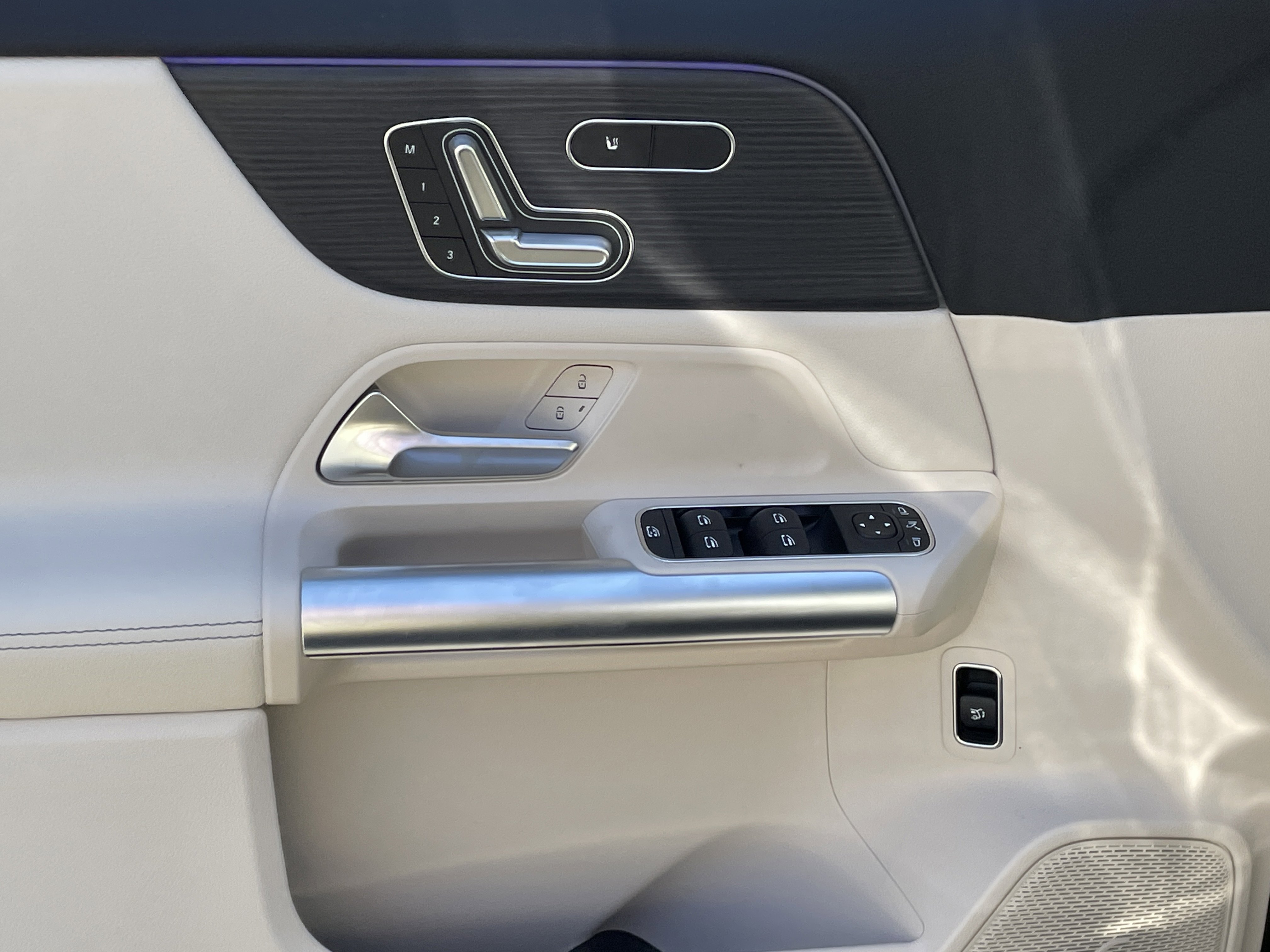 New 2026 Cosmos Black Metallic Mercedes-Benz GLA 250 SUV image 16