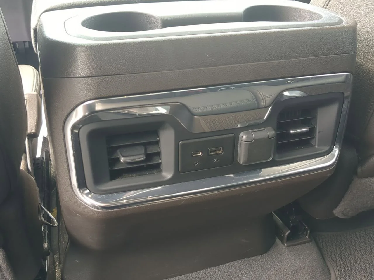 Used 2022 Summit White GMC Denali image 22