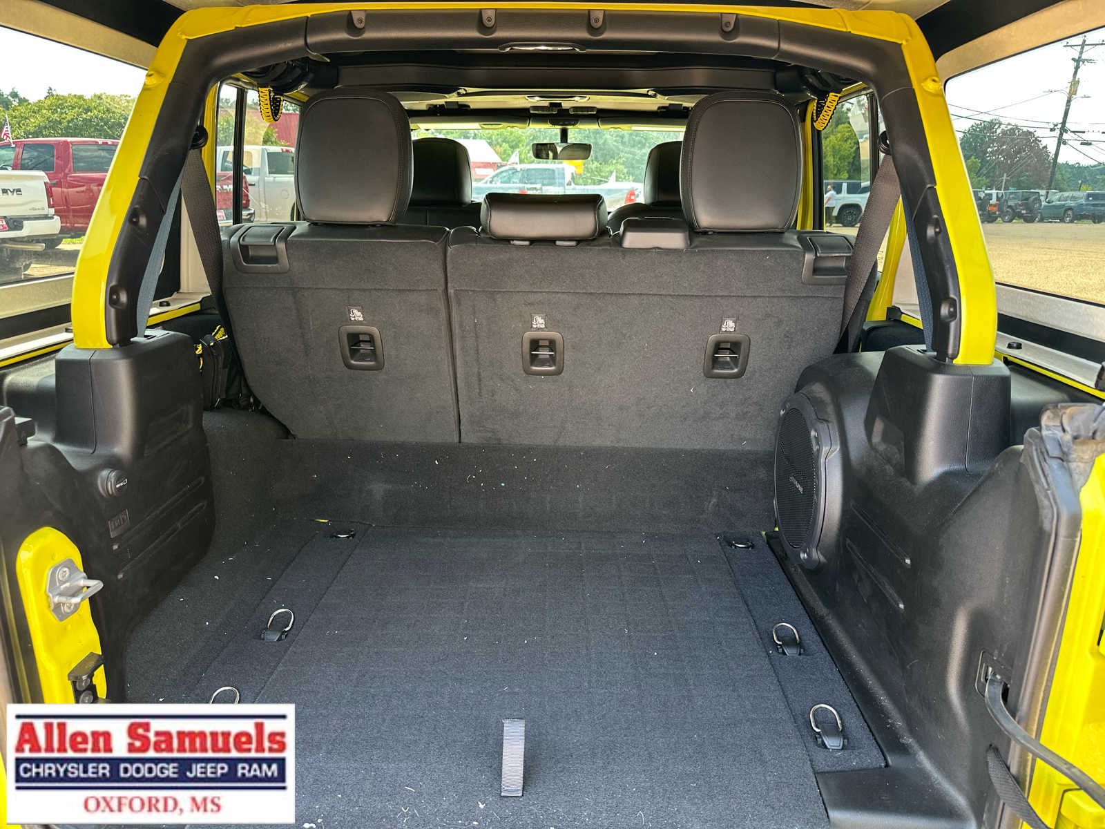 Used 2022 High Velocity Clearcoat Jeep Unlimited Sahara image 35