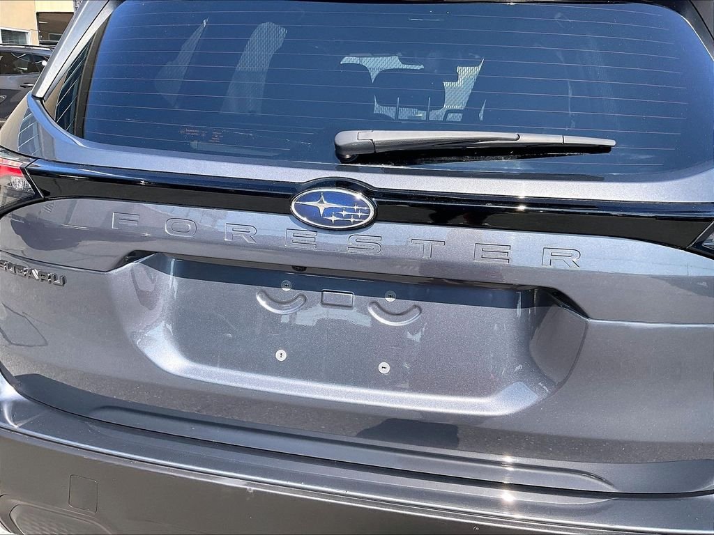 Used 2025 Gray Metallic Subaru Premium image 29