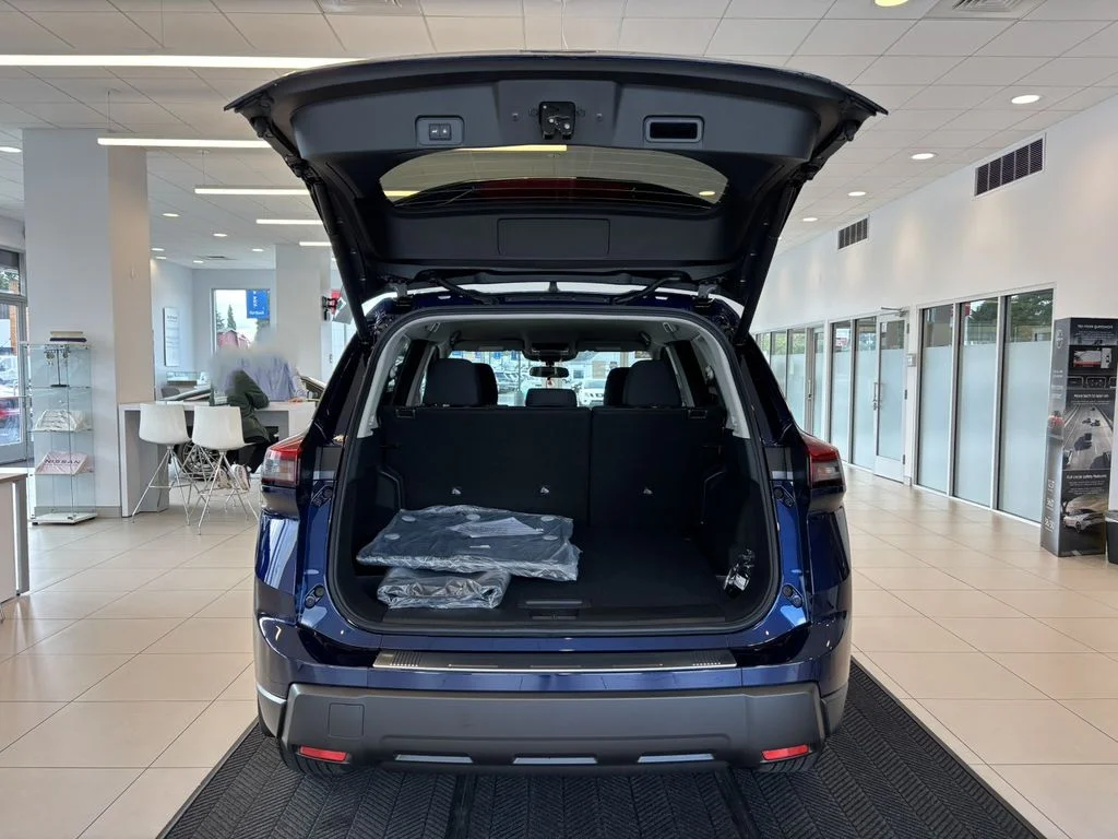 New 2026 Deep Ocean Blue Pearl Nissan SV image 9
