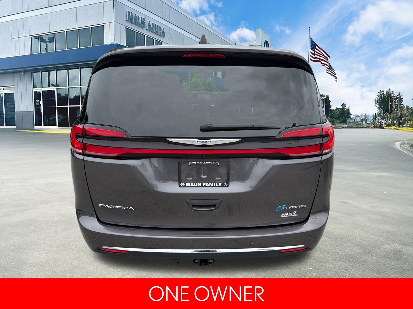 Used 2023 Crystal Metallic Chrysler Touring L image 5
