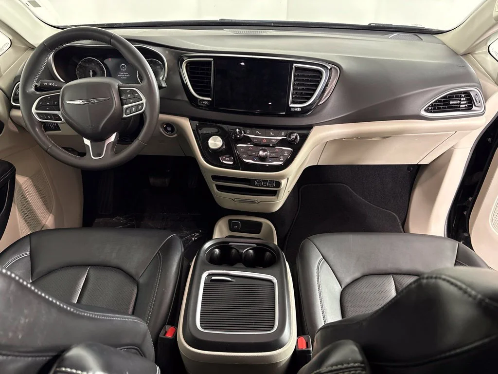 Used 2024 Black Chrysler Touring L image 14