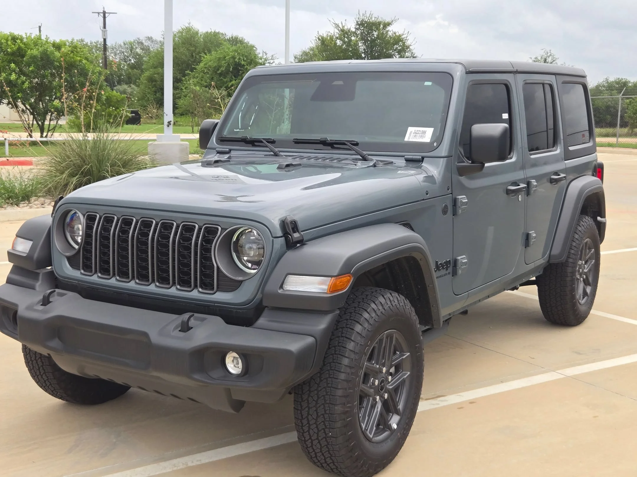 New 2026 Anvil Clear-Coat Exterior Paint Jeep Sport S image 7