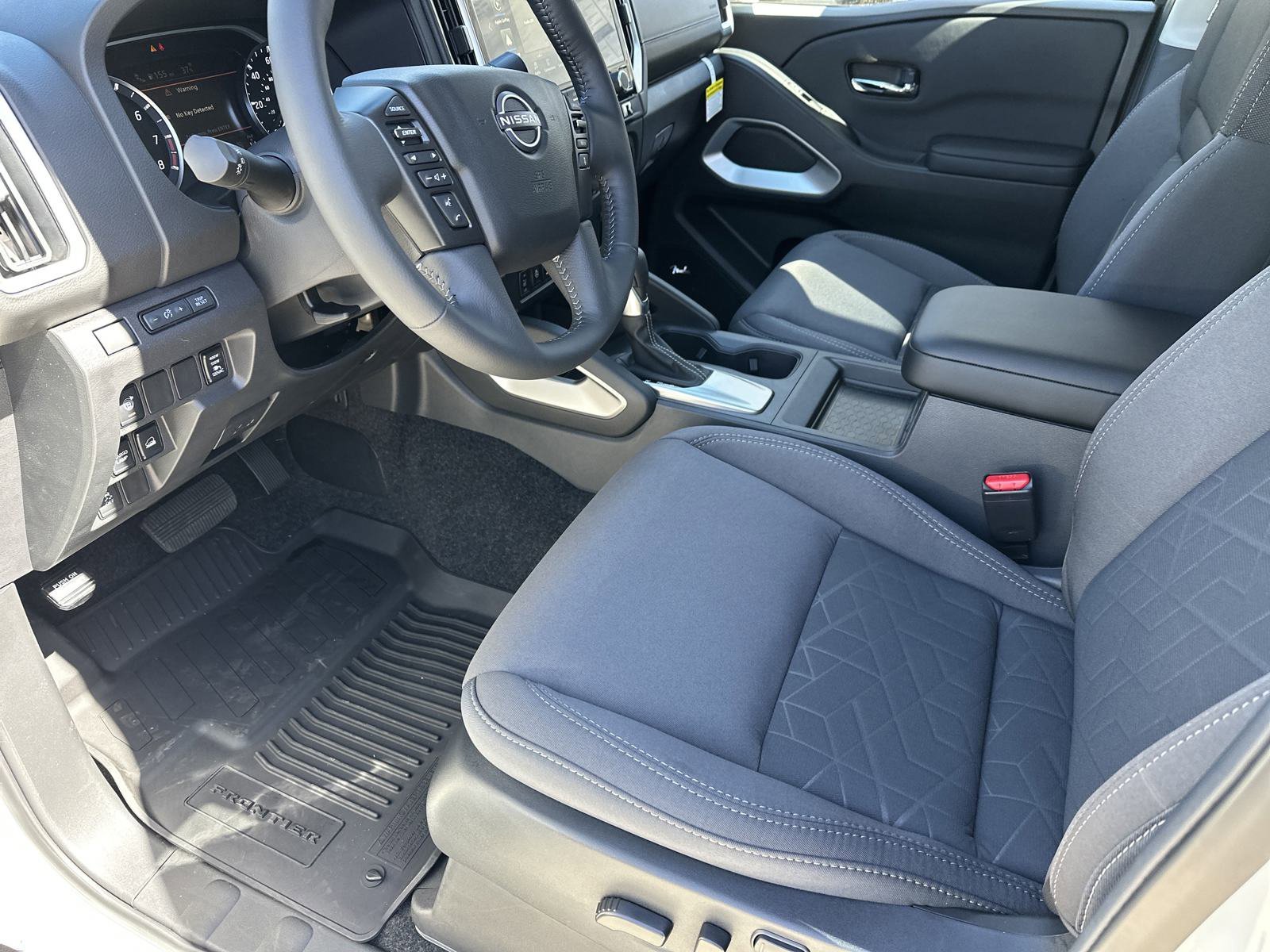 2025 Nissan Frontier SV - Photo 10