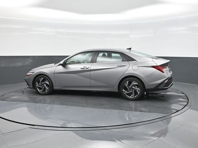 Used 2025 Silver Hyundai SEL Convenience image 5