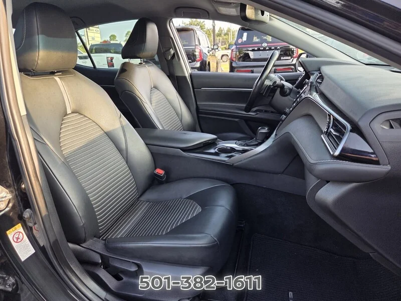 Used 2019 Midnight Black Metallic TOYOTA SE AUTO image 18
