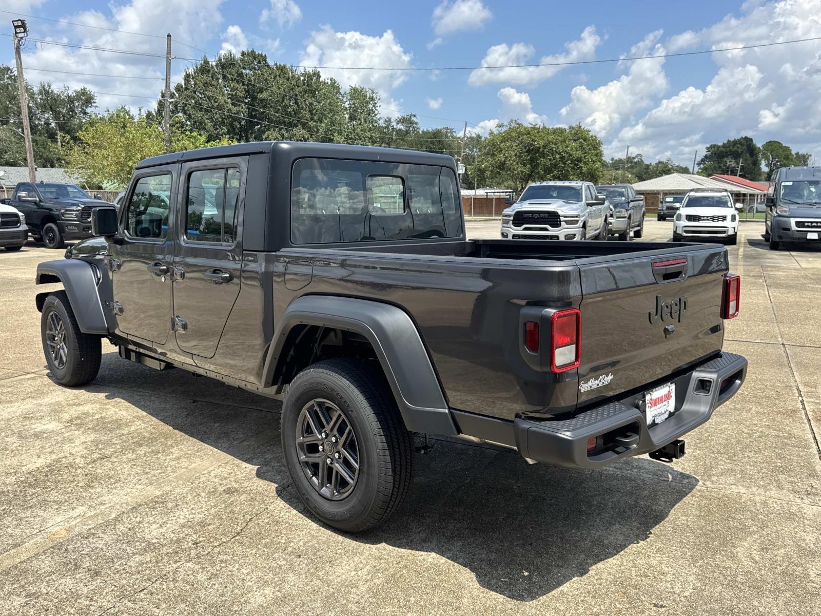 New 2026 Granite Crystal Metallic Clear-Coat Exterior Paint Jeep Sport image 4