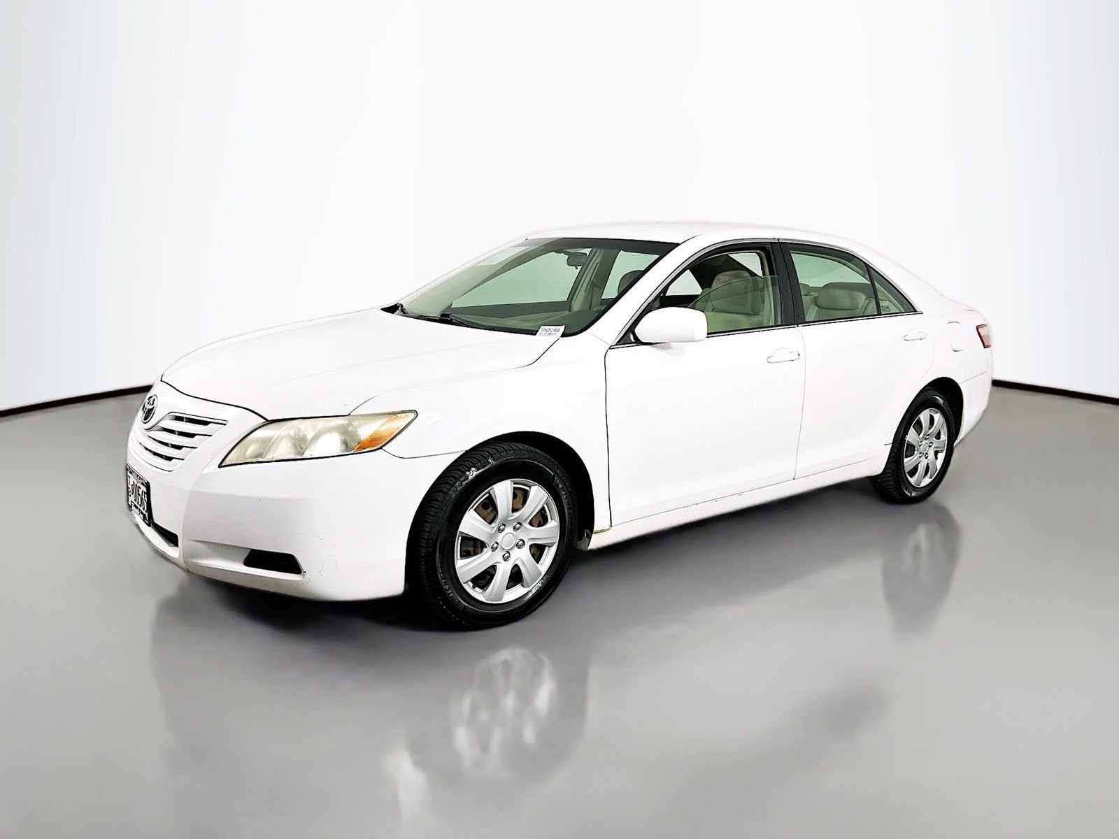 Used 2009 Super White Toyota LE image 3