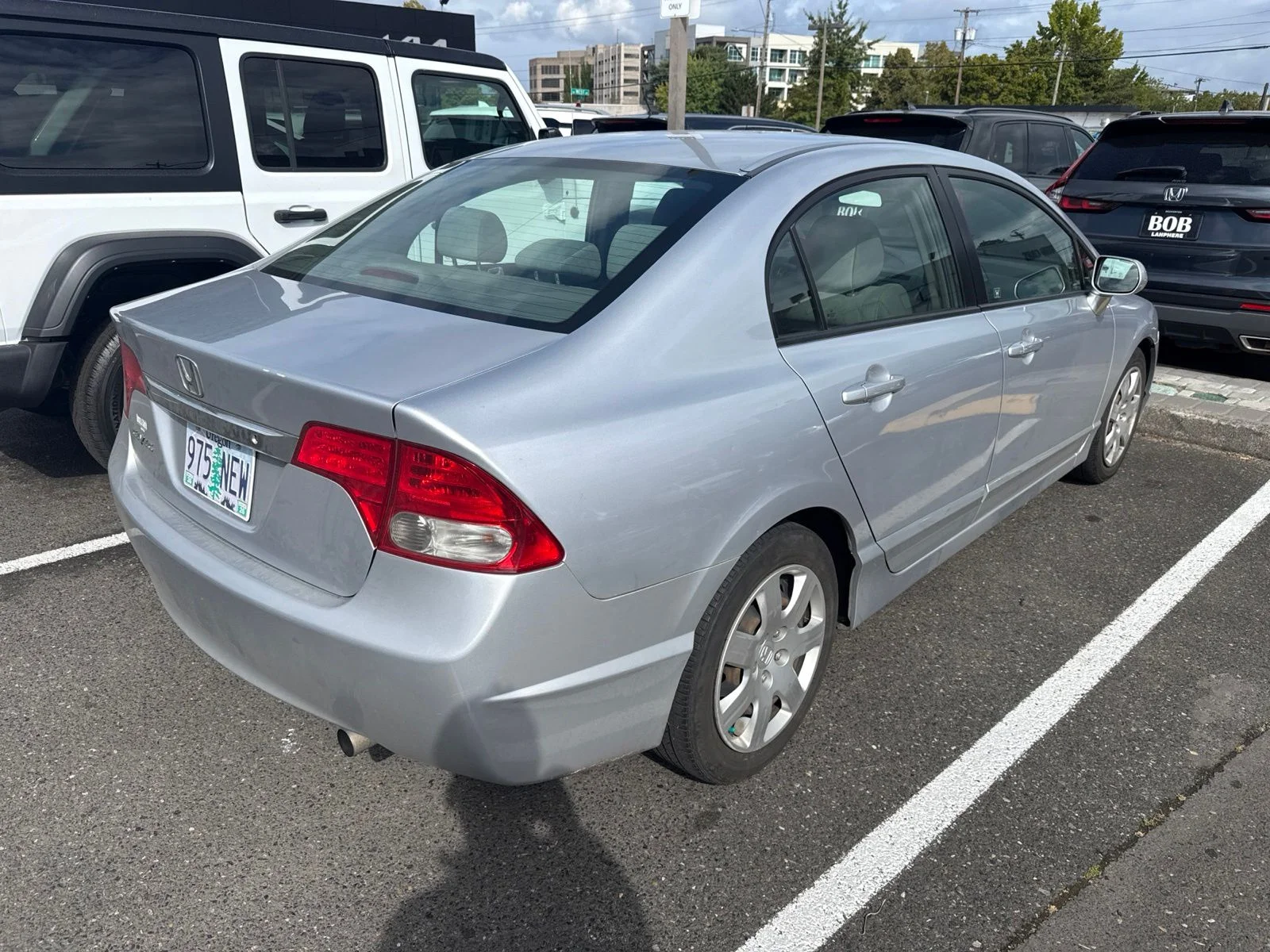 Used 2010 Alabaster Silver Metallic Honda LX image 3