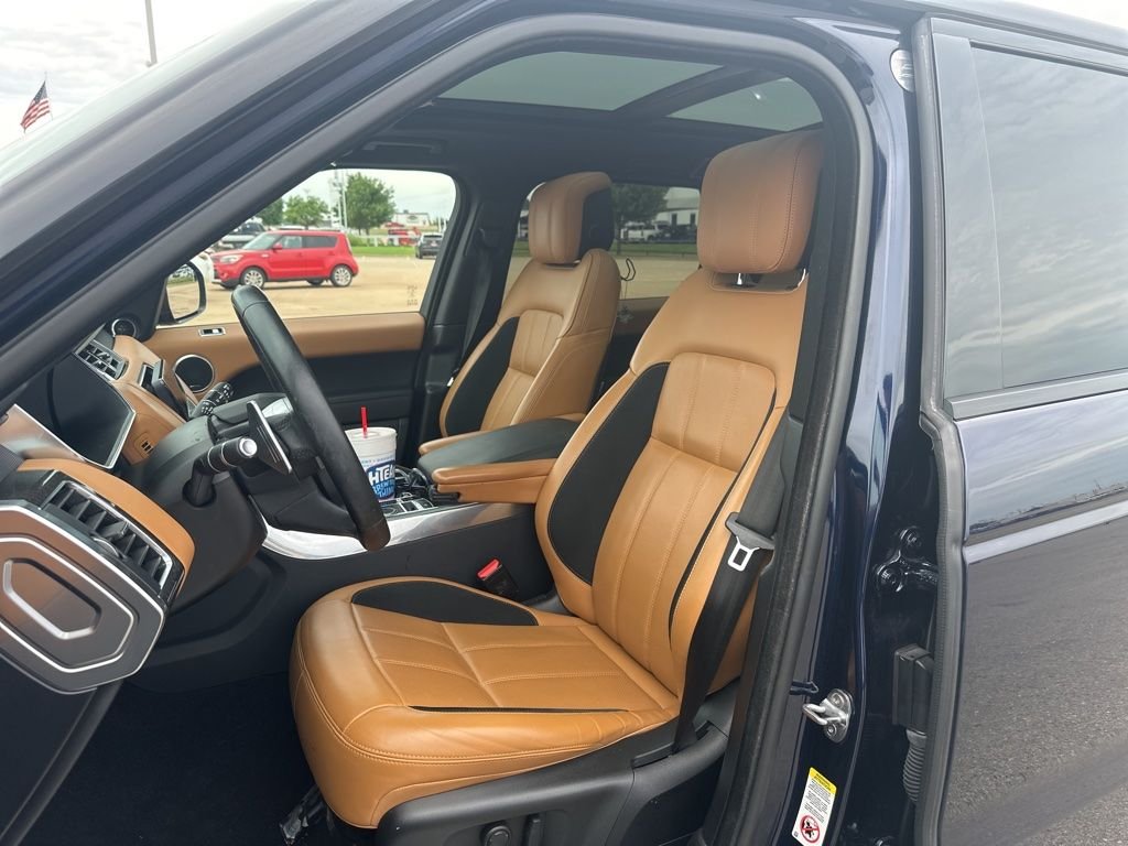 Used 2022 Portofino Blue Metallic Land Rover HSE Dynamic image 7