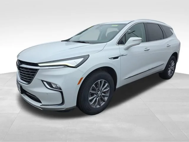 Used 2022 Summit White Buick Essence image 1