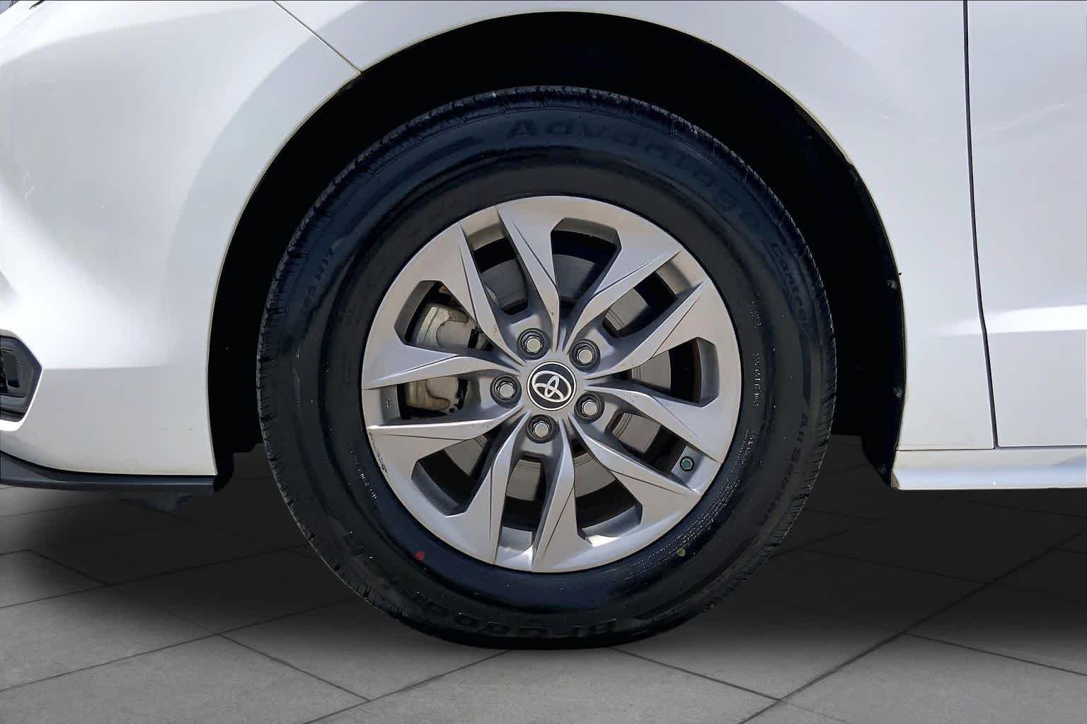 Used 2023 Ice Cap Toyota LE image 11