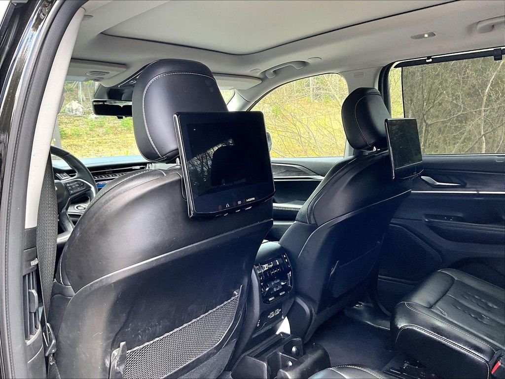 Used 2023 Black Jeep Limited image 23